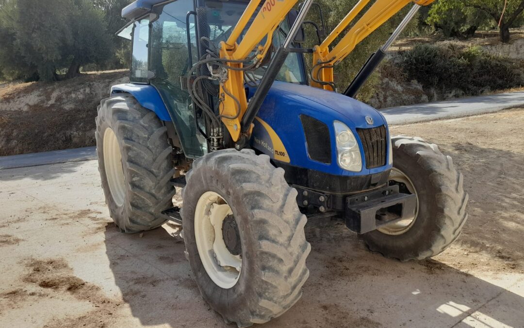 NEW HOLLAND TRACTOR TL100A
